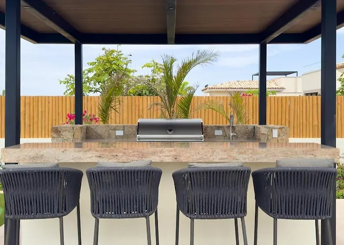 Luxury Coastal Retreat - Pool & World-class Golf *