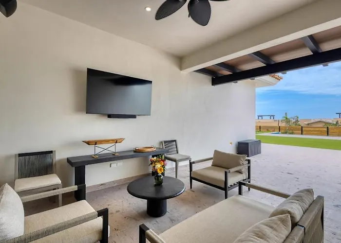 Luxury Coastal Retreat - Pool & World-class Golf Ferienhaus *