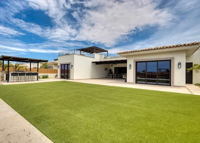 Ferienhaus Luxury Coastal Retreat - Pool & World-class Golf