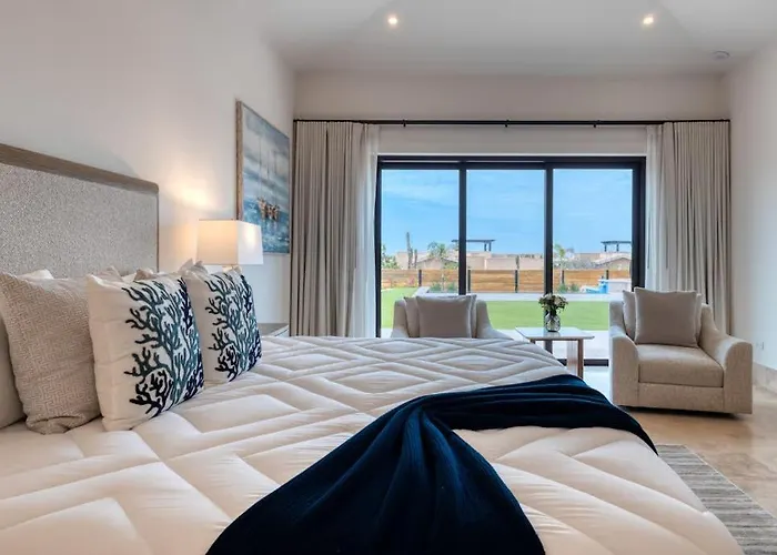Luxury Coastal Retreat - Pool & World-class Golf Ferienhaus *