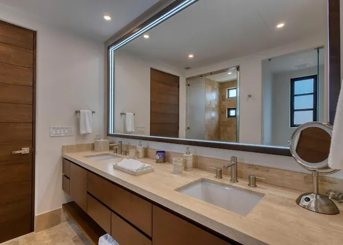 Luxury Coastal Retreat - Pool & World-class Golf Ferienhaus