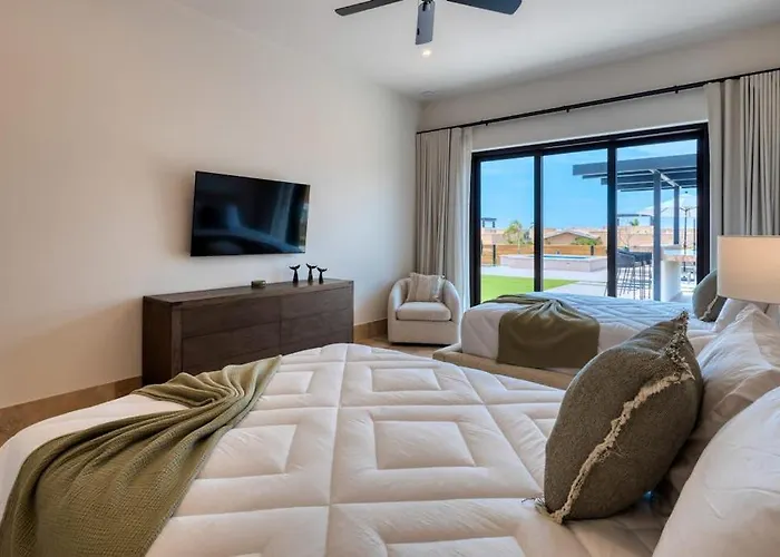 Luxury Coastal Retreat - Pool & World-class Golf Ferienhaus