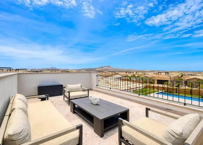 Luxury Coastal Retreat - Pool & World-class Golf *